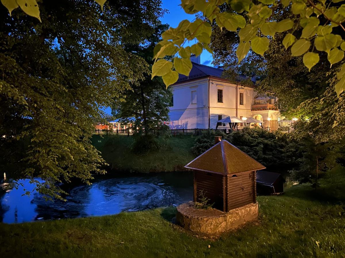 Zamek Dubiecko Hotel Exterior foto