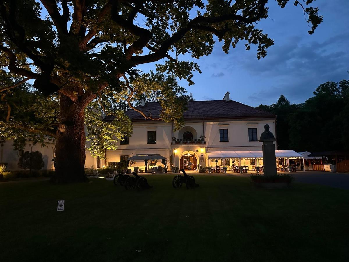 Zamek Dubiecko Hotel Exterior foto