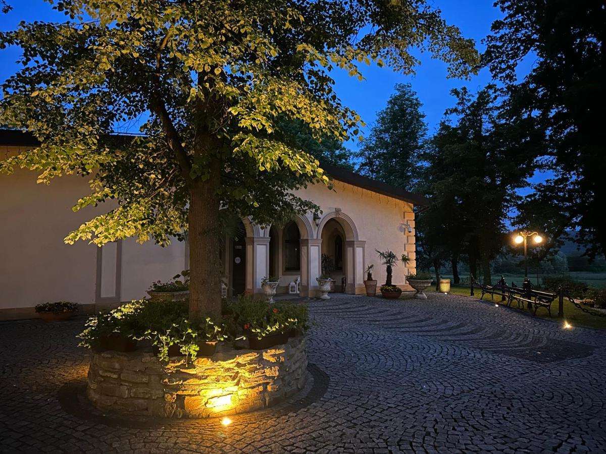 Zamek Dubiecko Hotel Exterior foto